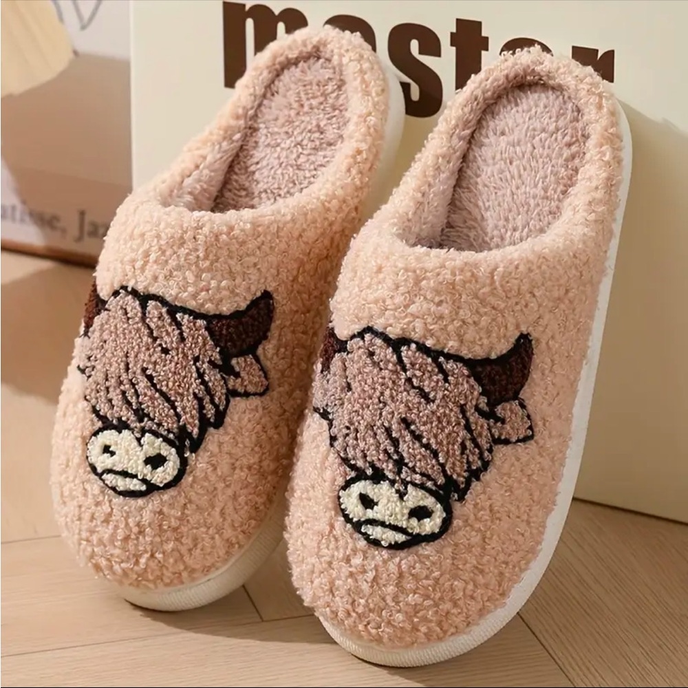 Cozy Cartoon Cow Print Plush House Slippers